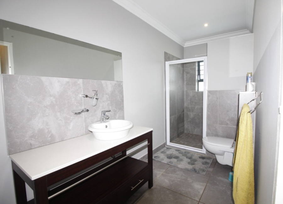 5 Bedroom Property for Sale in Noorsekloof Eastern Cape